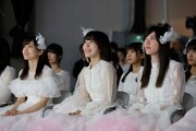 AKB48「願いごとの持ち腐れ」のミュージックビデオの先行上映会の様子。(c)AKS