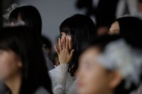 AKB48「願いごとの持ち腐れ」のミュージックビデオの先行上映会の様子。(c)AKS