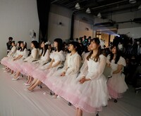 AKB48「願いごとの持ち腐れ」のミュージックビデオの先行上映会の様子。(c)AKS