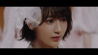 AKB48「願いごとの持ち腐れ」のミュージックビデオのワンシーン。