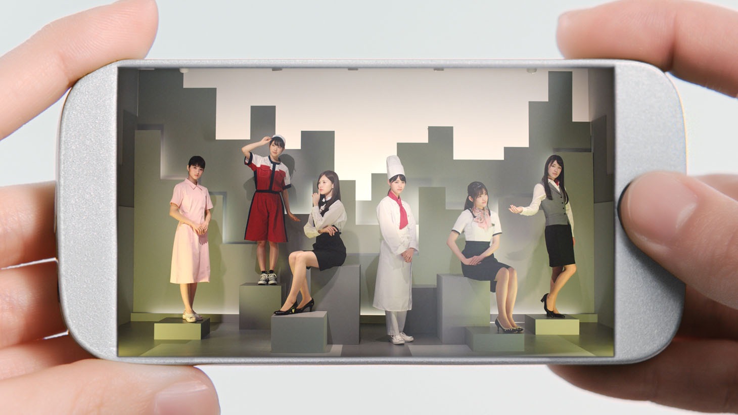 CM「かわいい制服篇」のワンシーン。