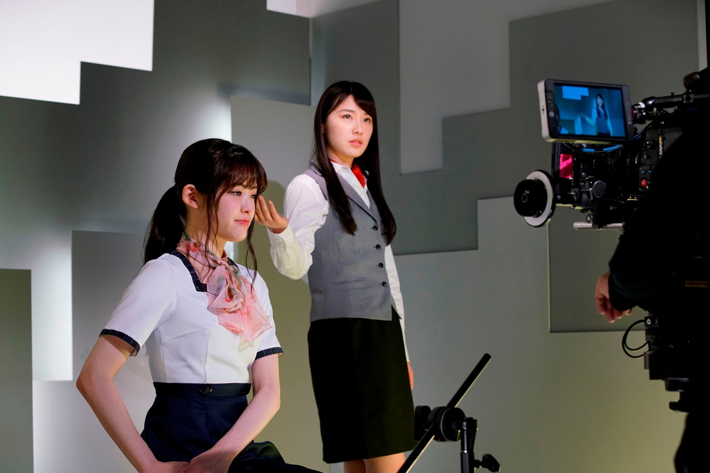 CM「かわいい制服篇」の撮影の様子。