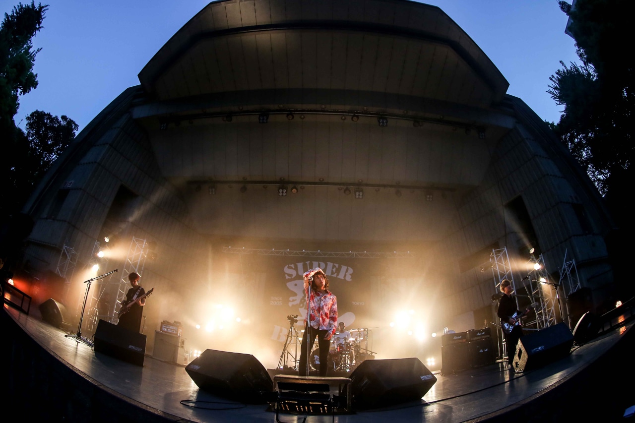 SUPER BEAVER「シングル発売記念“岡東阪”ラクダSP」東京・日比谷野外大音楽堂公演の様子。（Photo by Suzuki Kouhei）