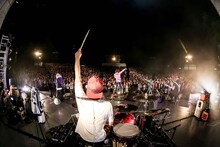 SUPER BEAVER「シングル発売記念“岡東阪”ラクダSP」東京・日比谷野外大音楽堂公演の様子。（Photo by Suzuki Kouhei）