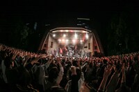 SUPER BEAVER「シングル発売記念“岡東阪”ラクダSP」東京・日比谷野外大音楽堂公演の様子。（Photo by Suzuki Kouhei）