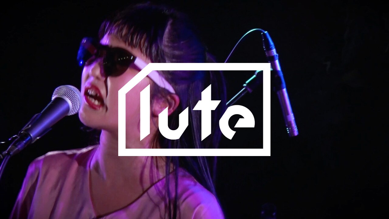 「lute live：CHAI『ぎゃらんぶー』」のワンシーン。