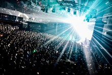 Suchmos「TOUR THE KIDS “EXTRA SHOW”」新木場STUDIO COAST4月27日公演の様子。（Photo by Shun Komiyama）