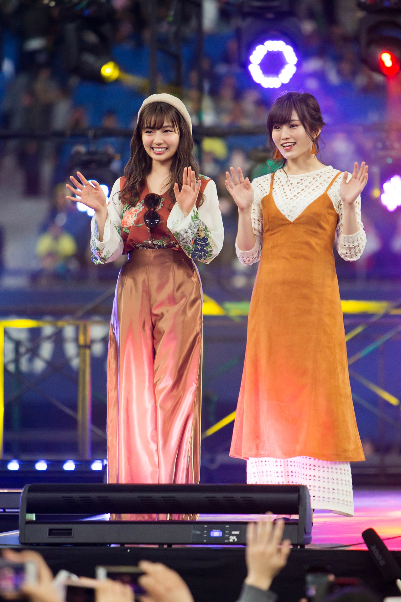 左から村瀬紗英、山本彩。