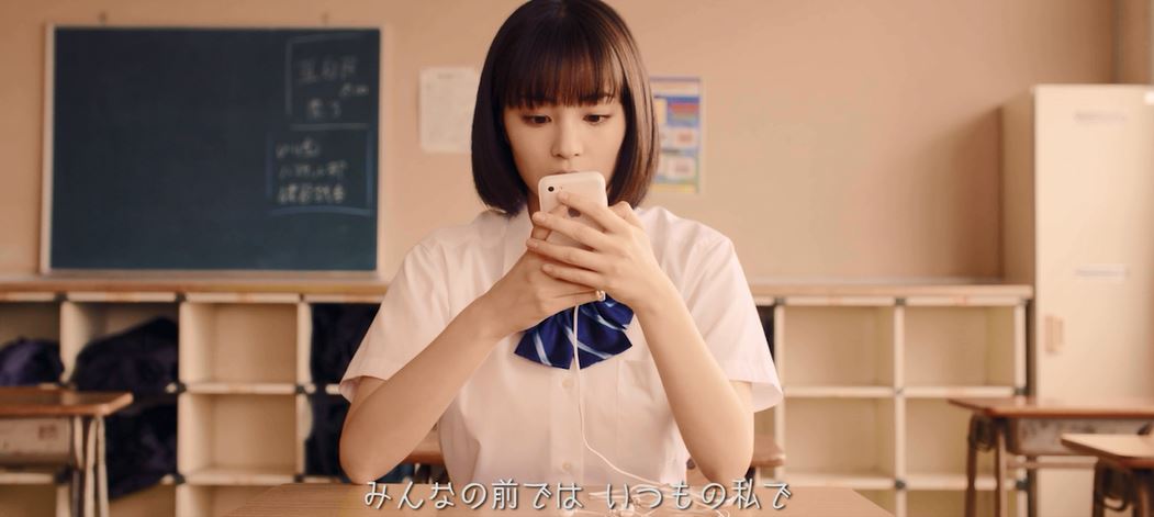 whiteeeen「テトテ with GReeeeN」ミュージックビデオのワンシーン。