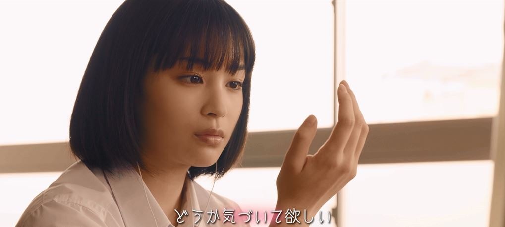 whiteeeen「テトテ with GReeeeN」ミュージックビデオのワンシーン。