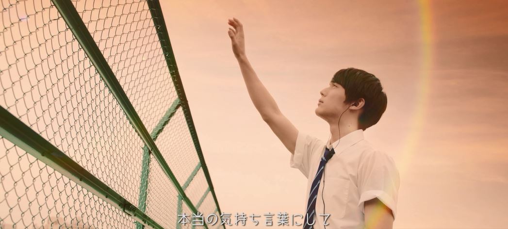whiteeeen「テトテ with GReeeeN」ミュージックビデオのワンシーン。