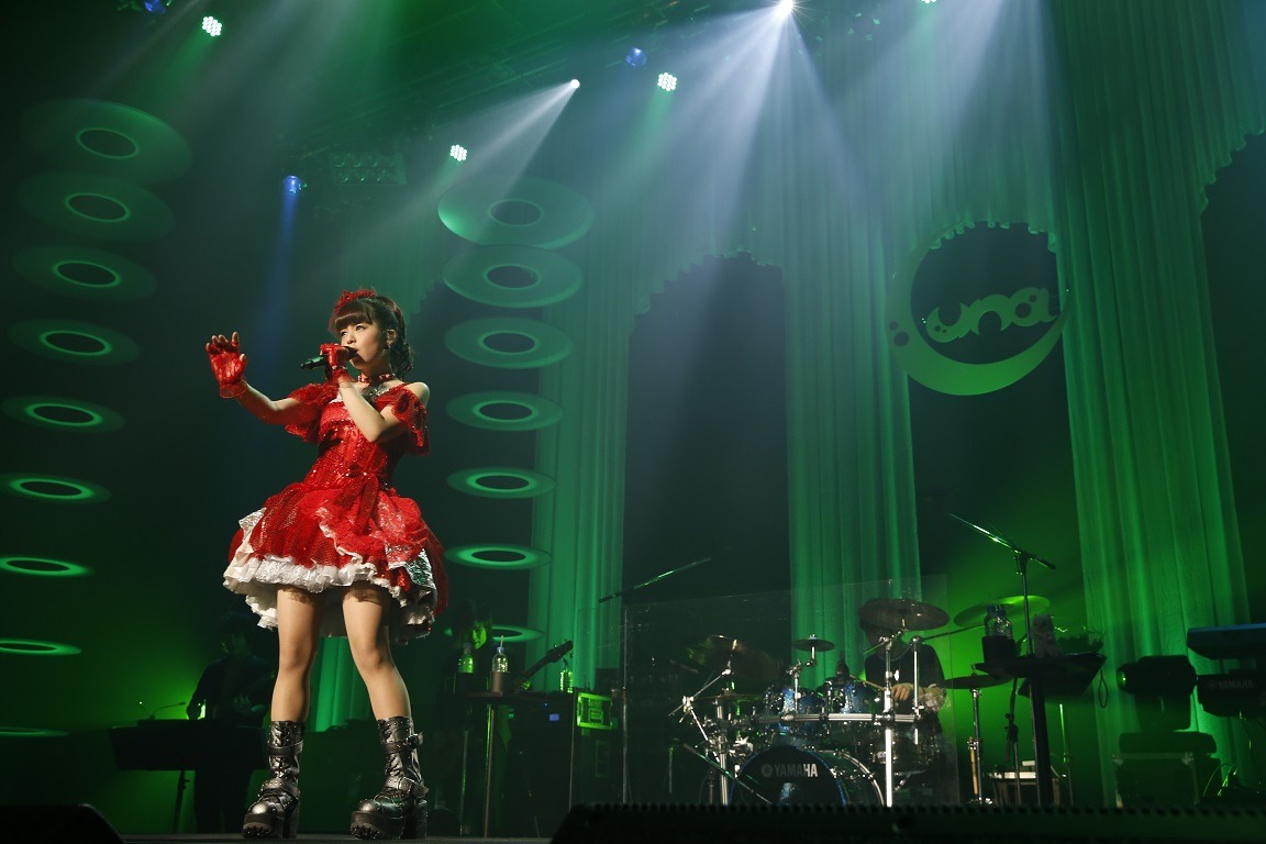 春奈るな「春奈るな LIVE 2017 "5th Anniversary Fes."▽with you▽」東京・Zepp DiverCity TOKYO公演の様子。（写真提供：ソニーミュージックレーベルズ）