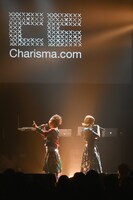 Charisma.com（写真提供：WARNER MUSIC JAPAN）