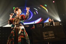 Charisma.com（写真提供：WARNER MUSIC JAPAN）