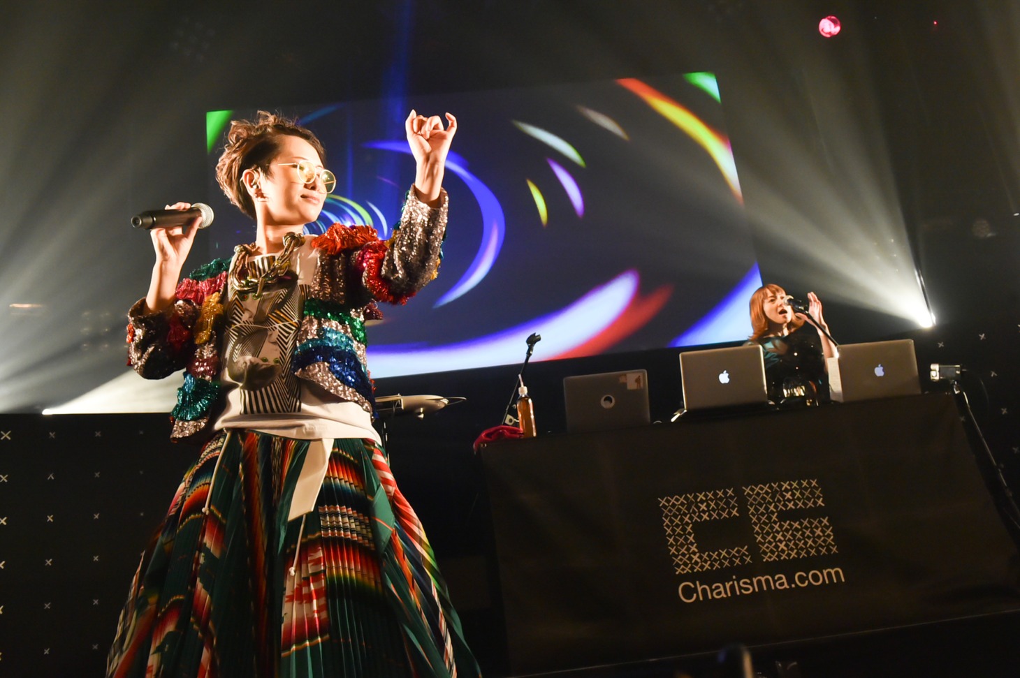Charisma.com（写真提供：WARNER MUSIC JAPAN）
