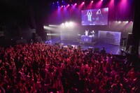 Charisma.com ワンマンツアー2017「not not me」赤坂BLITZ公演の様子。（写真提供：WARNER MUSIC JAPAN）
