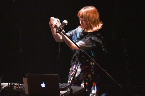 汎用ラップボイスを発信するゴンチ。（写真提供：WARNER MUSIC JAPAN）