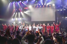 Charisma.com ワンマンツアー2017「not not me」赤坂BLITZ公演の様子。（写真提供：WARNER MUSIC JAPAN）