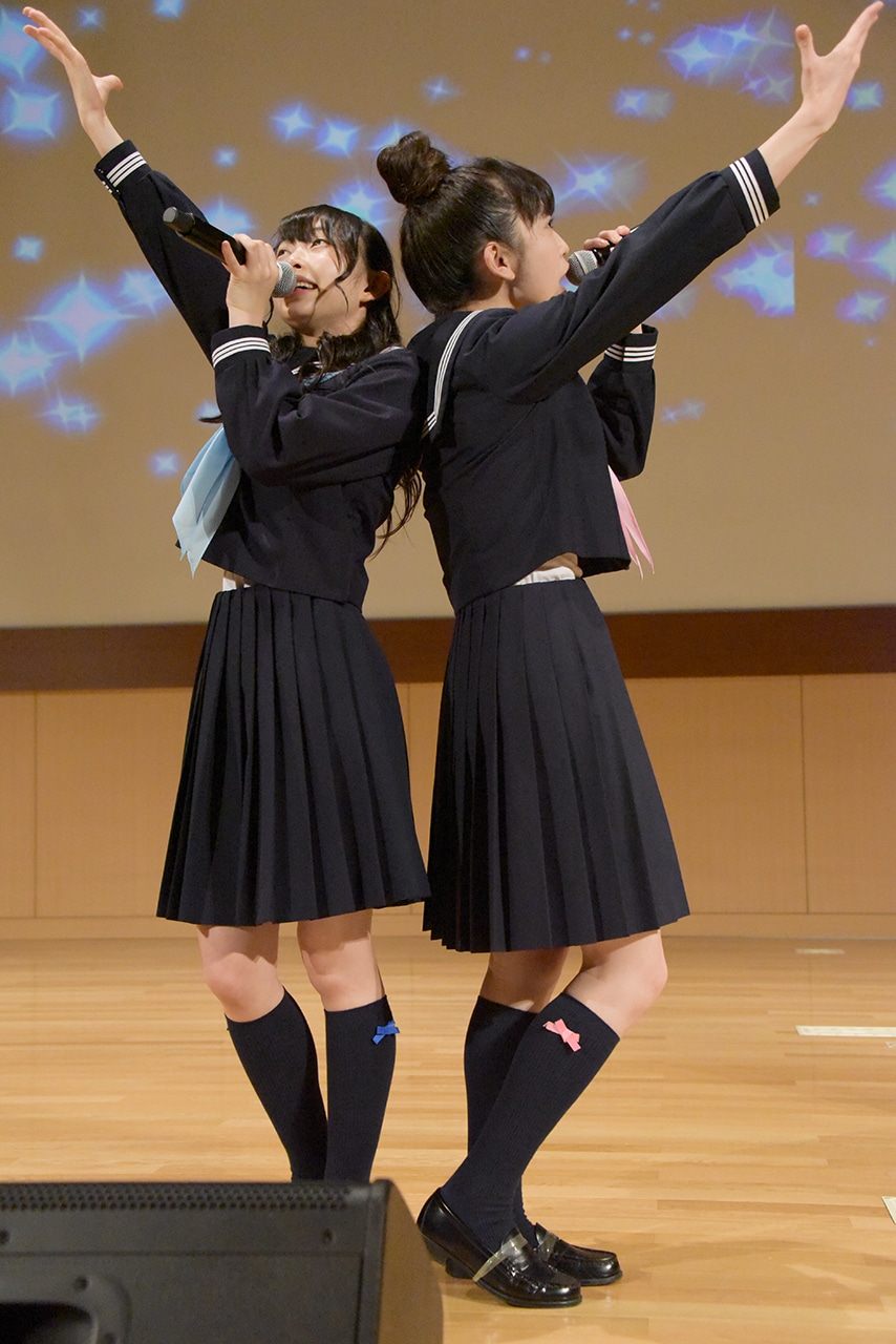 左から辻野かなみ、小泉遥香。