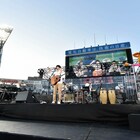 秦基博、バンド&アコースティックで魅せた横浜スタジアムライブ