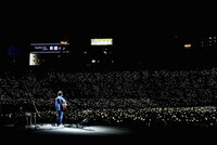 「HATA MOTOHIRO 10th Anniversary LIVE AT YOKOHAMA STADIUM」の様子。（Photo by Kayoko Yamamoto）