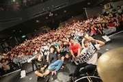 SECRET 7 LINE「TENDER HOMEWARD TOUR」東京・TSUTAYA O-WEST公演終演後の記念撮影。(Photo by watanabe'kool'syo)