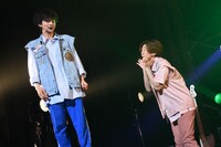 北村匠海（左）に熱視線を送る矢部昌暉（右）。