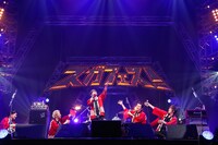 怒髪天とスガシカオ。（撮影：西槇太一）