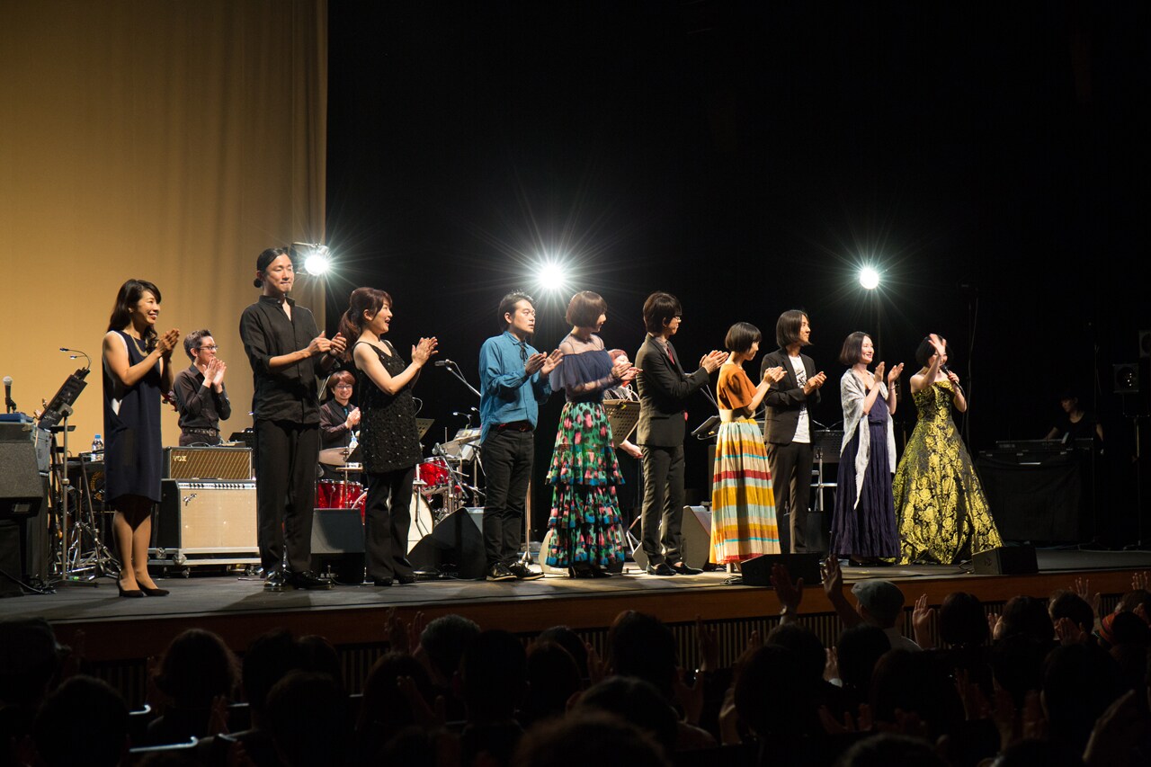 「15th anniversary concert 畠山美由紀 ソロ・デビュー 15周年記念 大感謝祭▽」の様子。（撮影：仁礼博）