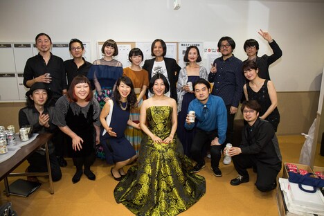 「15th anniversary concert 畠山美由紀 ソロ・デビュー 15周年記念 大感謝祭▽」終演後の様子。（撮影：仁礼博）