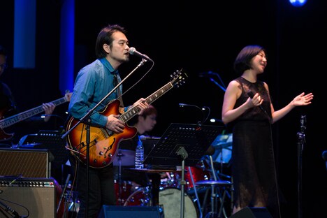 堀込泰行と畠山美由紀。（撮影：仁礼博）