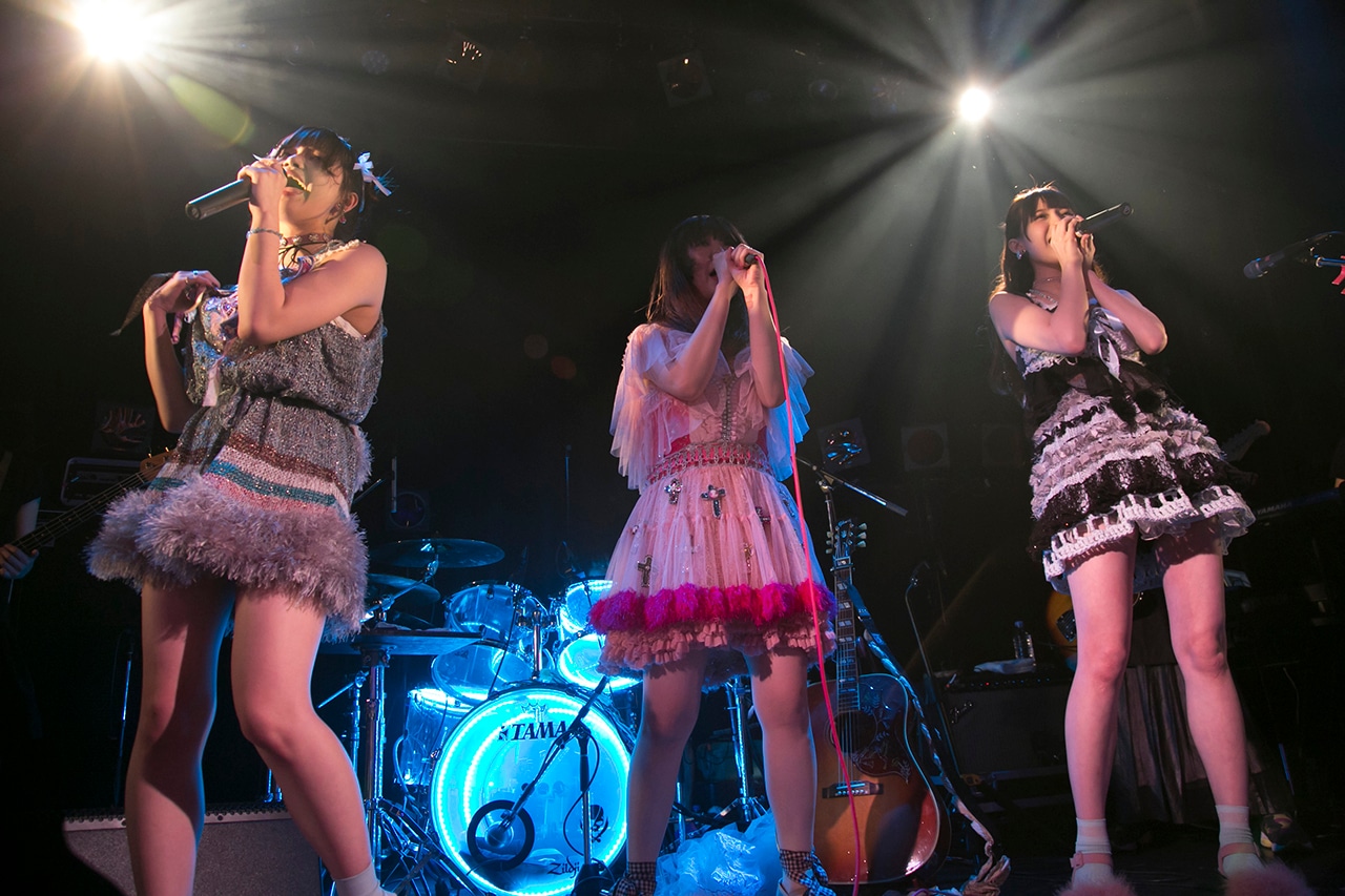 The Idol Formerly Known As LADYBABYと大森靖子のツーマンライブ「ネオ・ダダイズムパレード Vol.2」東京・WWW X公演の様子。（Photo by YUKI SHIMBO）