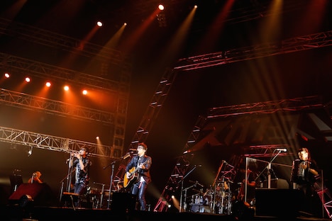 Mr.Childrenとスガシカオ。(撮影:西槇太一)