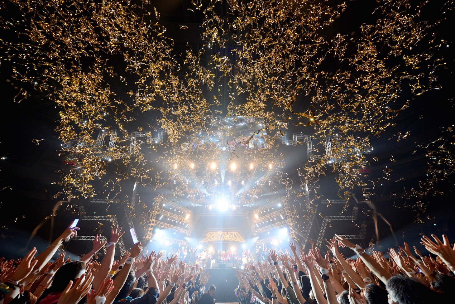 「SUGA SHIKAO 20th ANNIVERSARY『スガフェス！～20年に一度のミラクルフェス～』」の様子。（撮影：半田安政）
