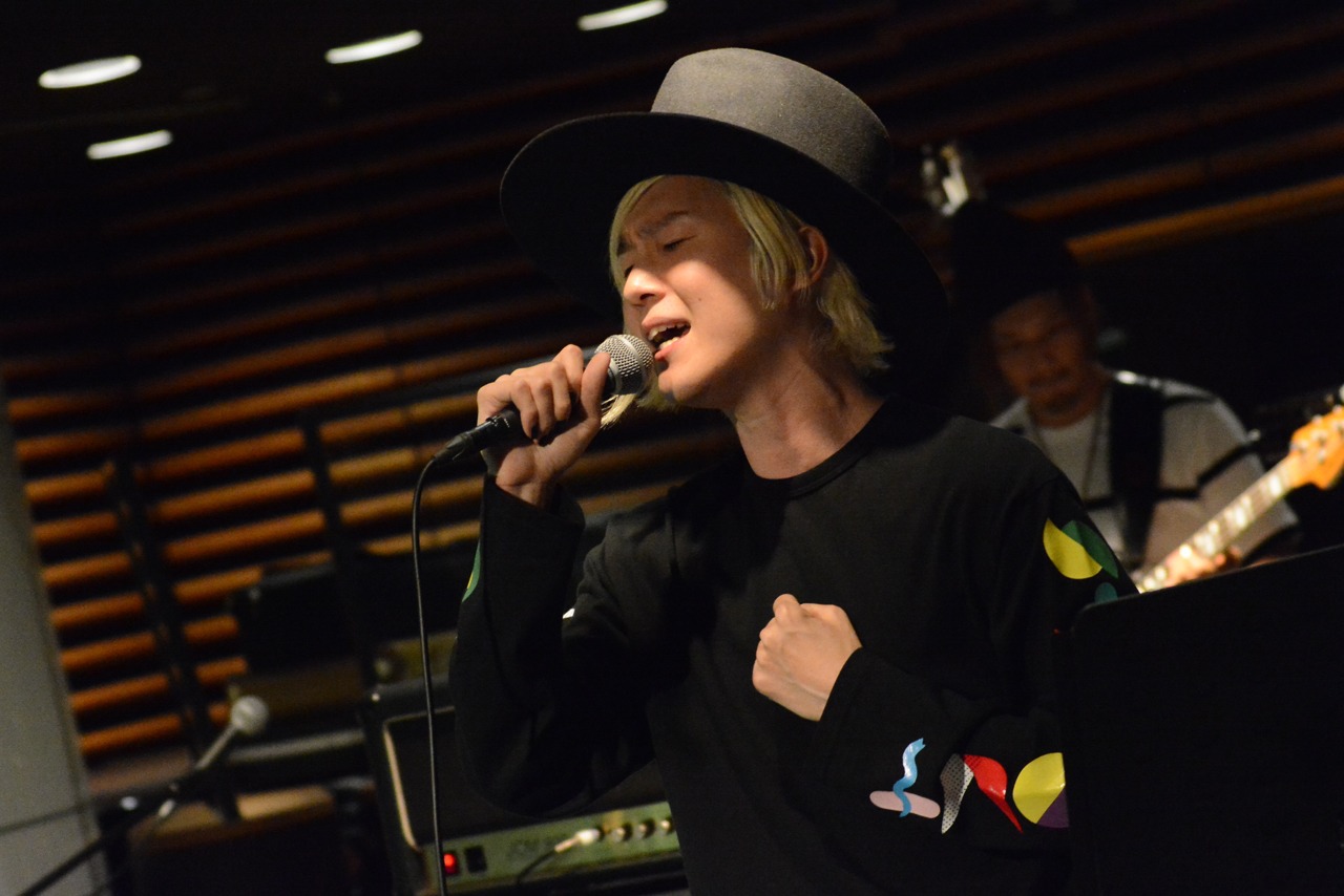 山田義孝（Vo）（写真提供：TOKYO FM）