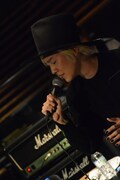 山田義孝（Vo）（写真提供：TOKYO FM）