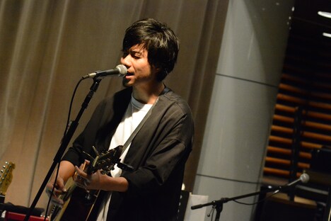 吉田結威（G, Vo）（写真提供：TOKYO FM）