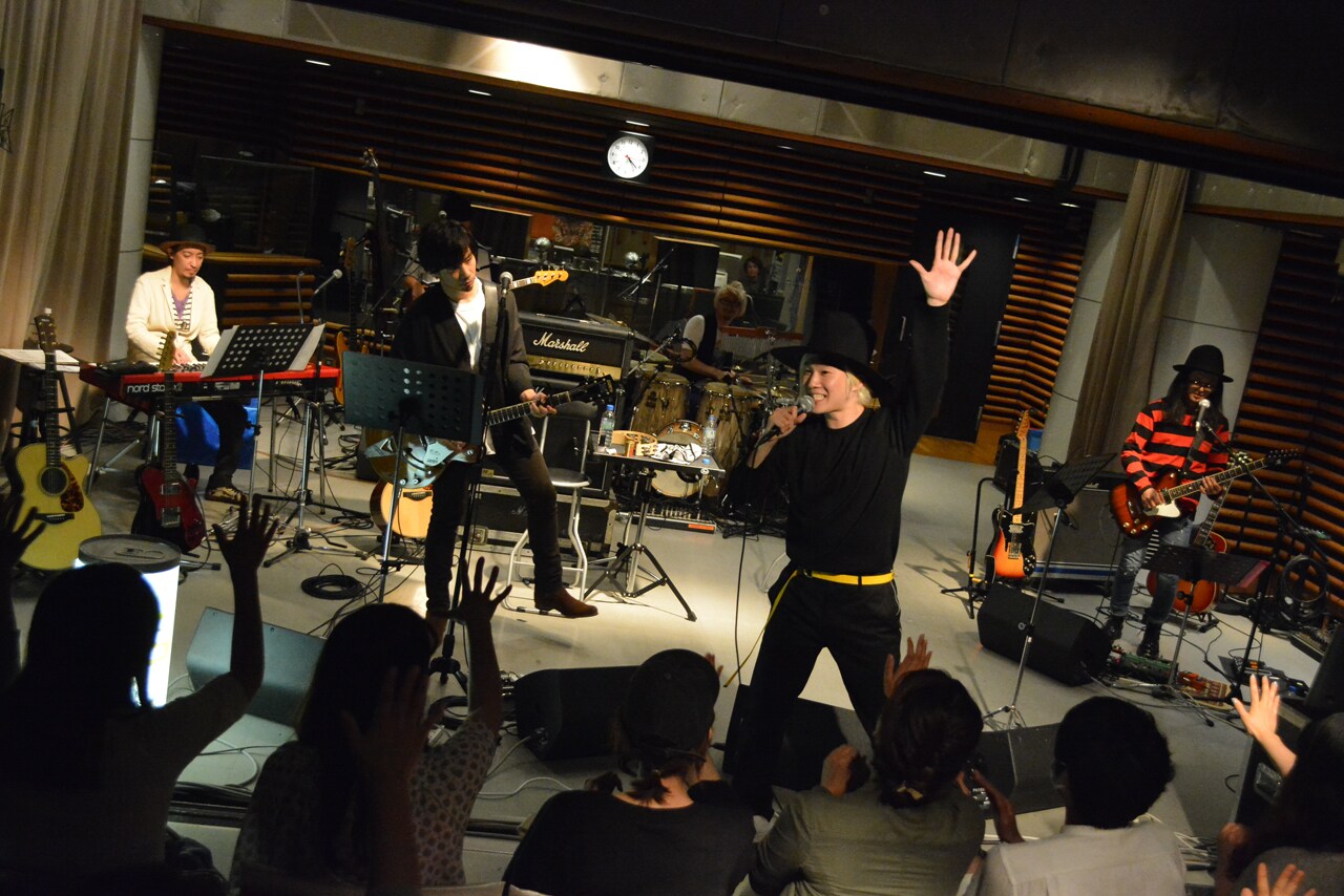 吉田山田、“昭和の曲”や代表曲でファンを魅了した「"Good Luck" LIVE」