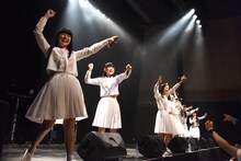 アイドルネッサンス結成3周年記念公演「シナガワで3周年を感謝するネッサンス!!」の様子。