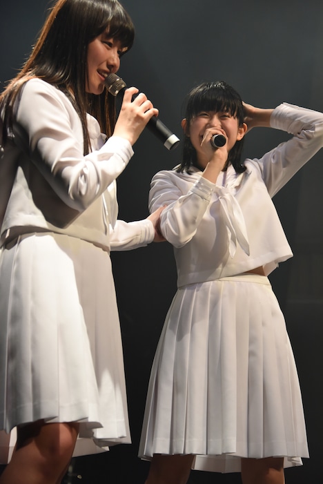 アイドルネッサンスの一員となった喜びを語る原田珠々華（右）。