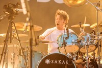 山田淳（Dr）（Photo by MASANORI  FUJIKAWA）