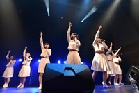 アイドルネッサンス結成3周年記念公演「シナガワで3周年を感謝するネッサンス!!」の様子。