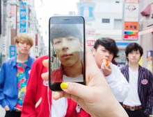 パノラマパナマタウン。左から2番目が岩渕想太（Vo, G）。