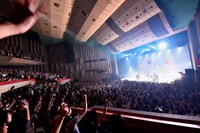 パスピエ「パスピエ TOUR 2017 “DANDANANDDNA”」東京・NHKホール公演の様子。（Photo by Yosuke Torii, Miku Nakajima）