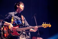 露崎義邦（B）（Photo by Yosuke Torii, Miku Nakajima）