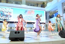 「アッパーディスコ」をパフォーマンスするアップアップガールズ（仮）。