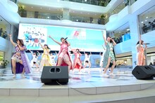 「アッパーディスコ」をパフォーマンスするアップアップガールズ（仮）。