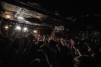 WOMCADOLE「俺らは生きているんだツアー 追加公演」の様子。（撮影：ハライタチ）