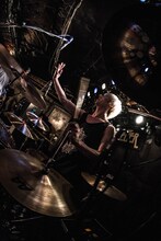 安田吉希（Dr）（撮影：ハライタチ）