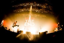 BLUE ENCOUNT「BLUE ENCOUNT TOUR 2017 break "THE END"」福岡・福岡国際センター公演の様子。（撮影：浜野カズシ）